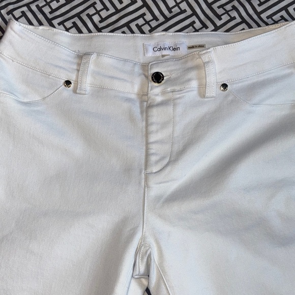 Calvin Klein Women's Cream Straight Leg  Stretch Jeans - Picture 4 of 12